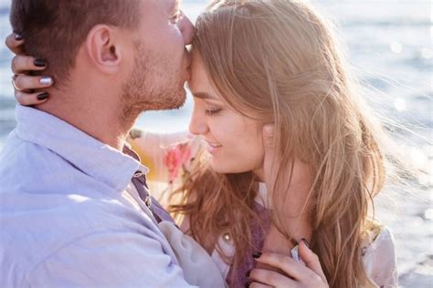 Poljubljanje, če je dobra kemija Erotična masaža Rokupr